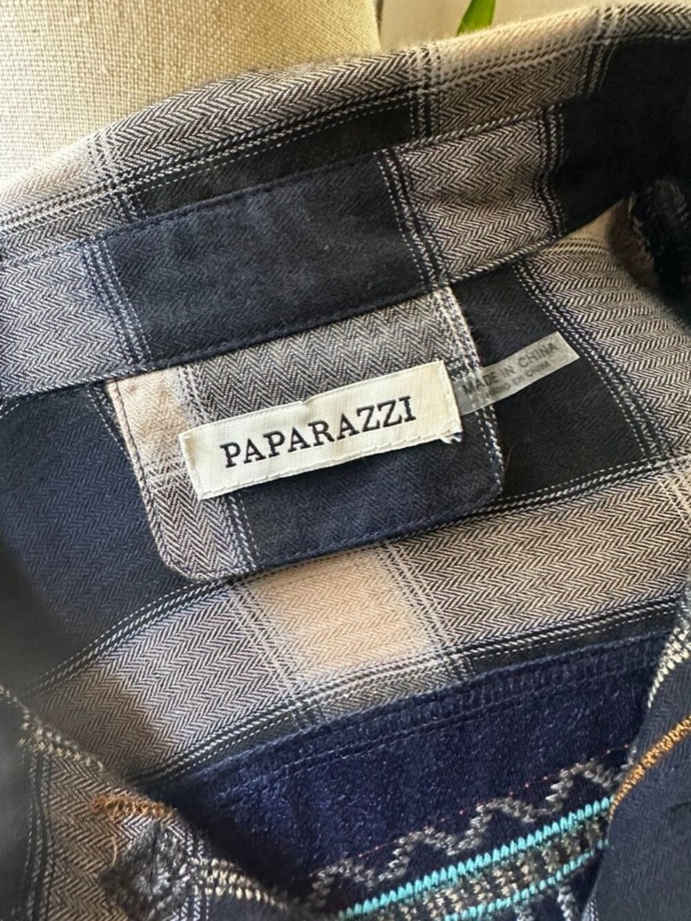 Paparazzi Button Down Blouse, Velvet Back with Embroidery, Like New, Women's L - Picture 14 of 15